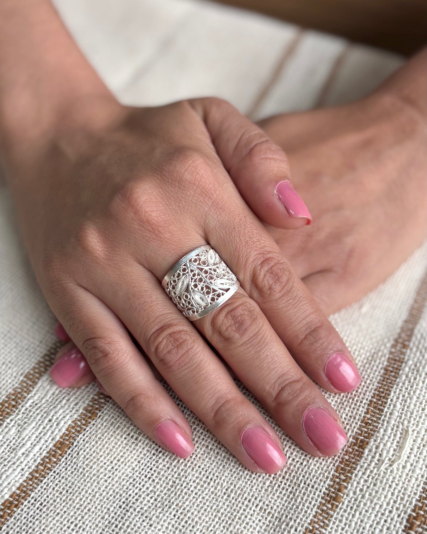 Anillo de hojas｜蔓葉のリング