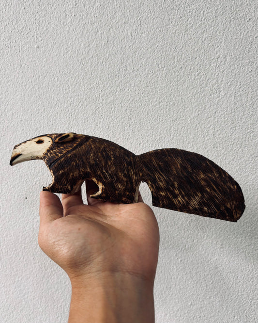 森を歩く ― Ava族 木彫りアリクイ